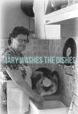 maglietta Mary washes the dishes